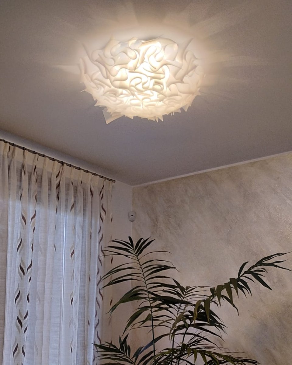 stillucestore's tweet photo. Questa mattina per la nostra gallery #LightOnStilluce pubblichiamo lo scatto di Francesca e della sua nuova Veli di Slamp 🤩
La Casa comincia dalla Luce.
#StilluceStore #Slamp #Veli #AdrianoRachele https://t.co/dbU7lNlkEl