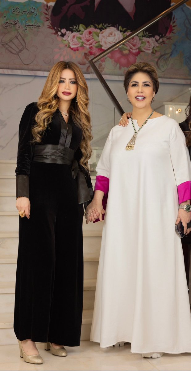 mayal3eidan's tweet photo. تضامنا مع الحق ومع الانسانه الاغلى على قلبي من دون كل البشر الاستاذه الاعلاميه فجر السعيد اعلن مقاطعتي لسفر الى لبنان ورفضي كل اللقاءات التي عرضت على على شاشات لبنانيه اللي يسيء بالتعامل والتقدير لشخصها الكريم . . دوله لا امن و لا امان فيها وذات انهيار بالاقتصاد دوله يحركها الصغار. . كانت باريس الشرق اصبحت خرابه بسبب تجار السياسه و الاحزاب الخارجيه . . العالم مفتوح لنا . . لكم بيروتكم والشكولامو ولنا العالم . .الا فجر السعيد
@alsaeedfajer