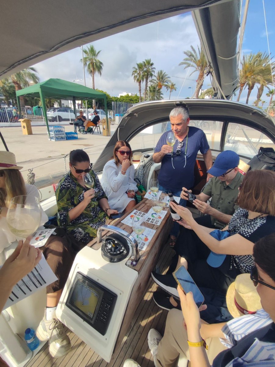 domontsant's tweet image. Aquest cap de setmana hem gaudit d'un tast molt especial: un tast en vaixell a Vilanova i la Geltrú! Ha estat la nostra primera col·laboració amb la fira #TempsdeVi i la veritat és que no podem estar més contents! Un autèntic luxe i un plaer haver-hi format part!
#VinsMontsant