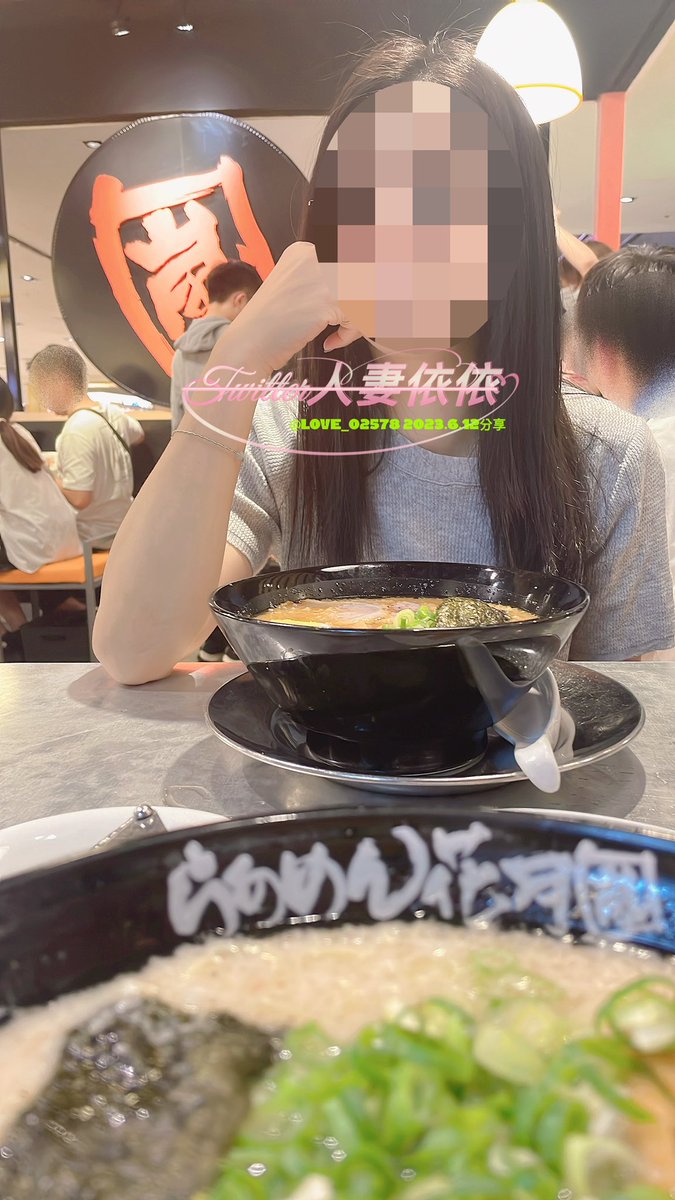 我吃飽了，等一下回去準備讓弟弟妹妹吃飽😄
順便叫老公幫我雙腿題字，好奇這次老公會參考誰的呢？@LOVE02578 https://t.co/osCth6SjeH