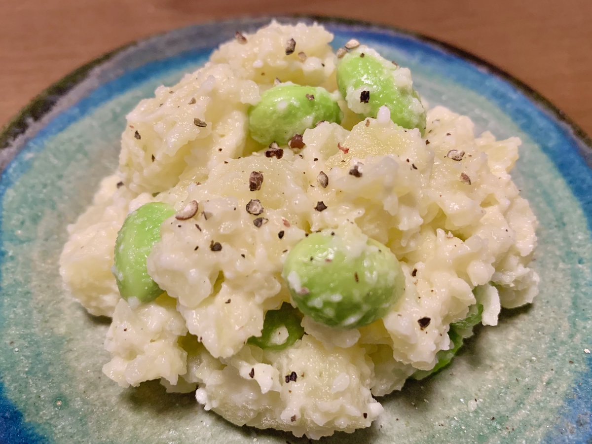 🥢今日の一品、枝豆塩麹ポテサラ Potato salad with edamame and salted koji.