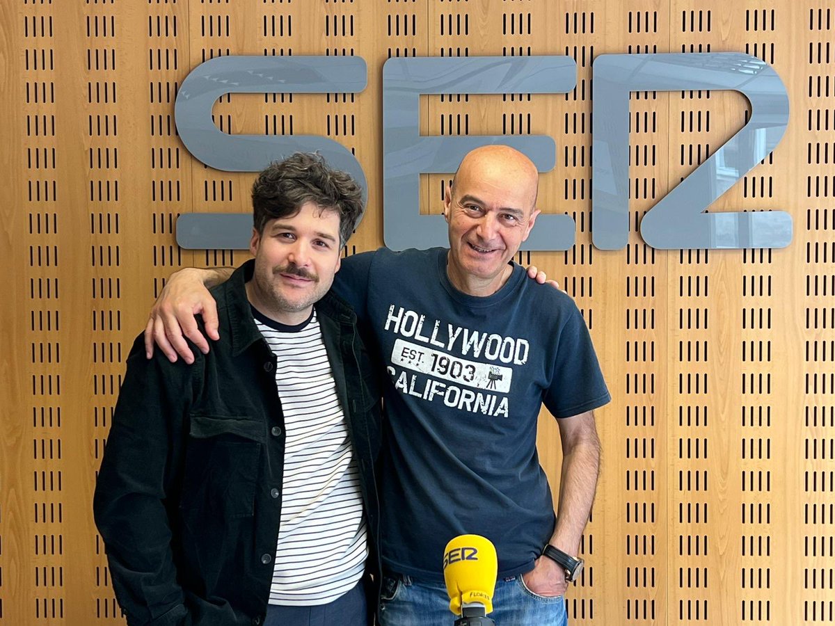 ¡#LaDesconocida 🐇 llega a #Valladolid 🌳🖤🤫! 

✨🎙 Carlos Flores entrevista a @p_maqueda 🙌 Sintoniza  @ValladolidSER y escucha la entrevista a partir de las 13h. 

💥 Y esta tarde a las 18:30h 🎦 Pase Especial de #LaDesconocida con Coloquio de @p_maqueda en @cinesbroadway 💥.