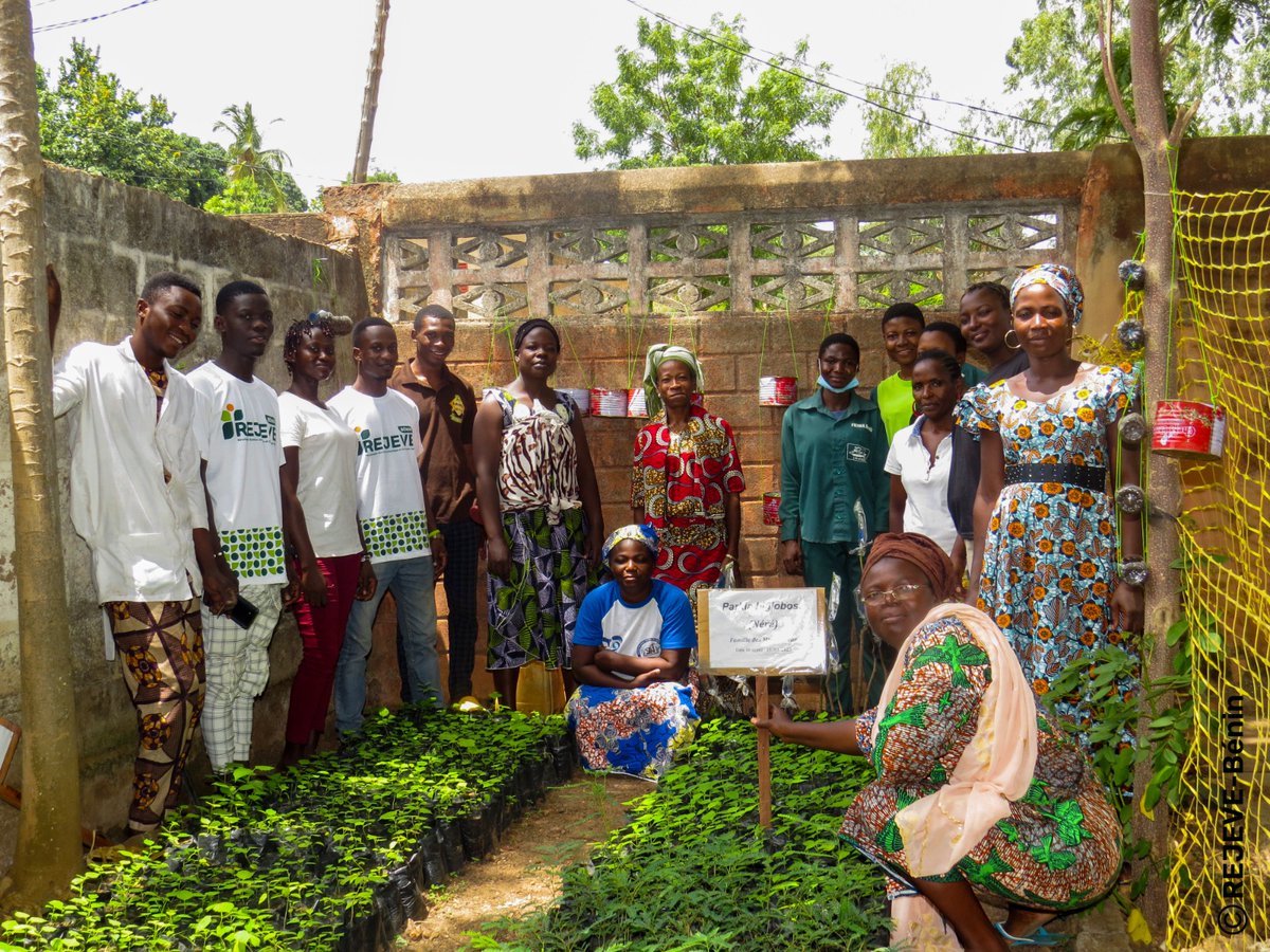 Retour en images sur la séance de restitution organisée au <a href="/RejeveB/">REJEVE-Bénin</a> sur l'installation des jardins verticaux... (lire la suite ici👇🏾...)
m.facebook.com/story.php?stor…

#wasexo #nanto #greening4social