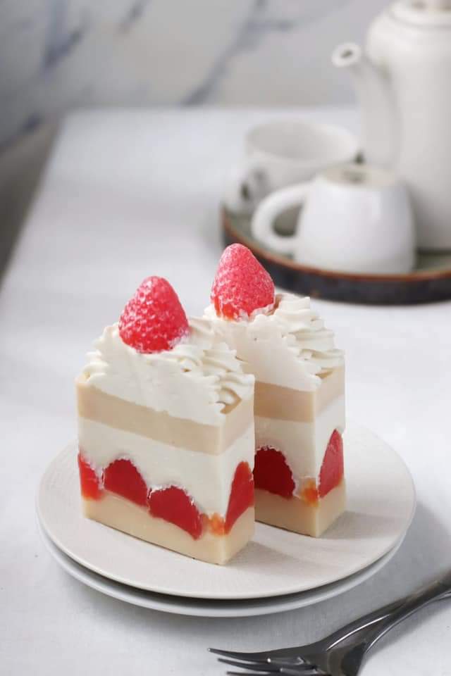 vivaciouszs's tweet photo. keliatan enak ga kuenya? eh tapi ini kue gabisa dimakan soalnya bikin berbusa heheh. ini sabun btw, ada yang tertarik buat order ngga? cocok bgt buat hampers nih. kalo ada yg mau liat" komen aja yaa. banyak varian lain kok:)

#zonauang #kado #infomalang https://t.co/KmNHjvl9Vj