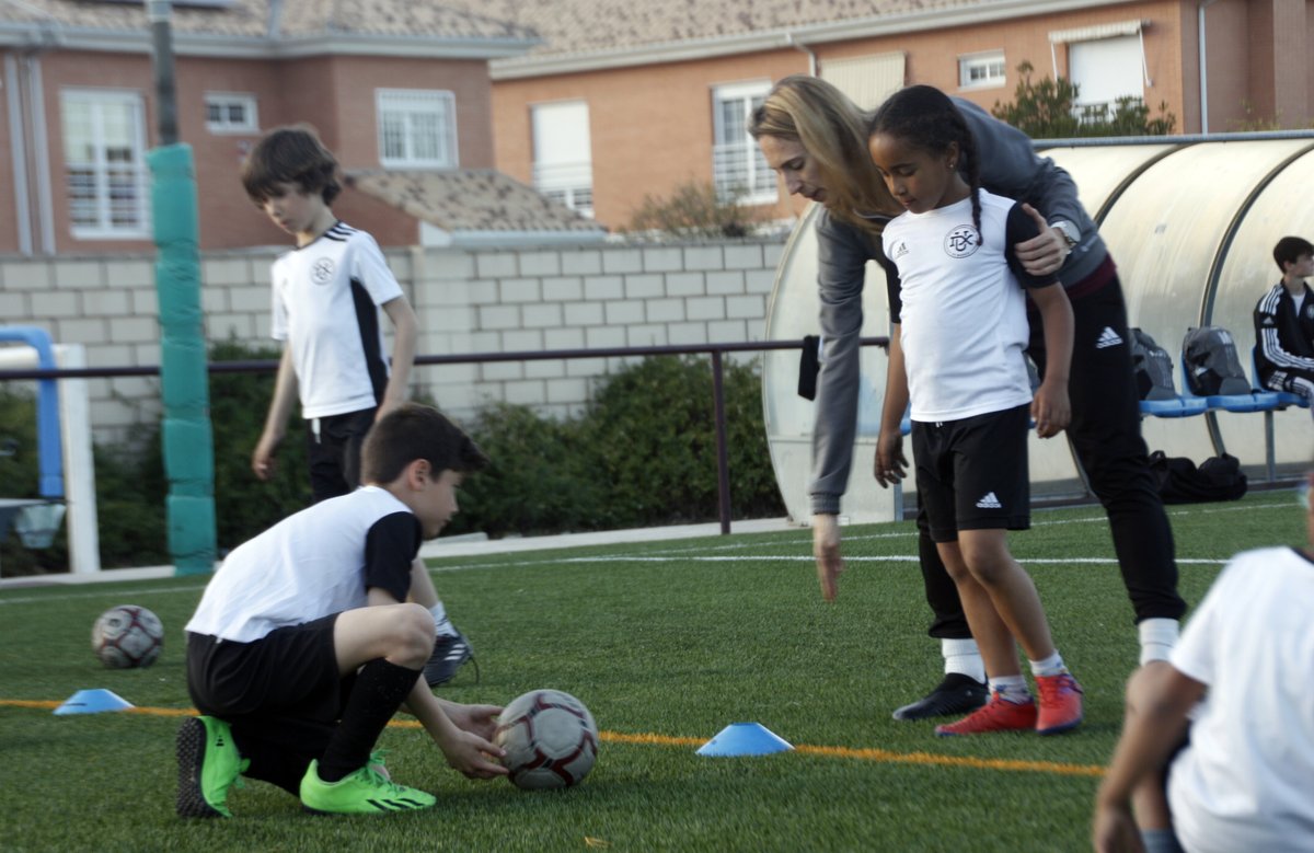 🎉¡¡Hoy es un día especial!! 

🎂Hoy cumple años uno de los pilares de nuestra Academia. Hoy celebra su día <a href="/mery_ruiz19/">Maria Ruiz Roman</a>

🔝Coordinadora, entrenadora y jugadora. 
¡¡Muchas felicidades Mery!!

⚫️⚪️#FamiliaDUXInter