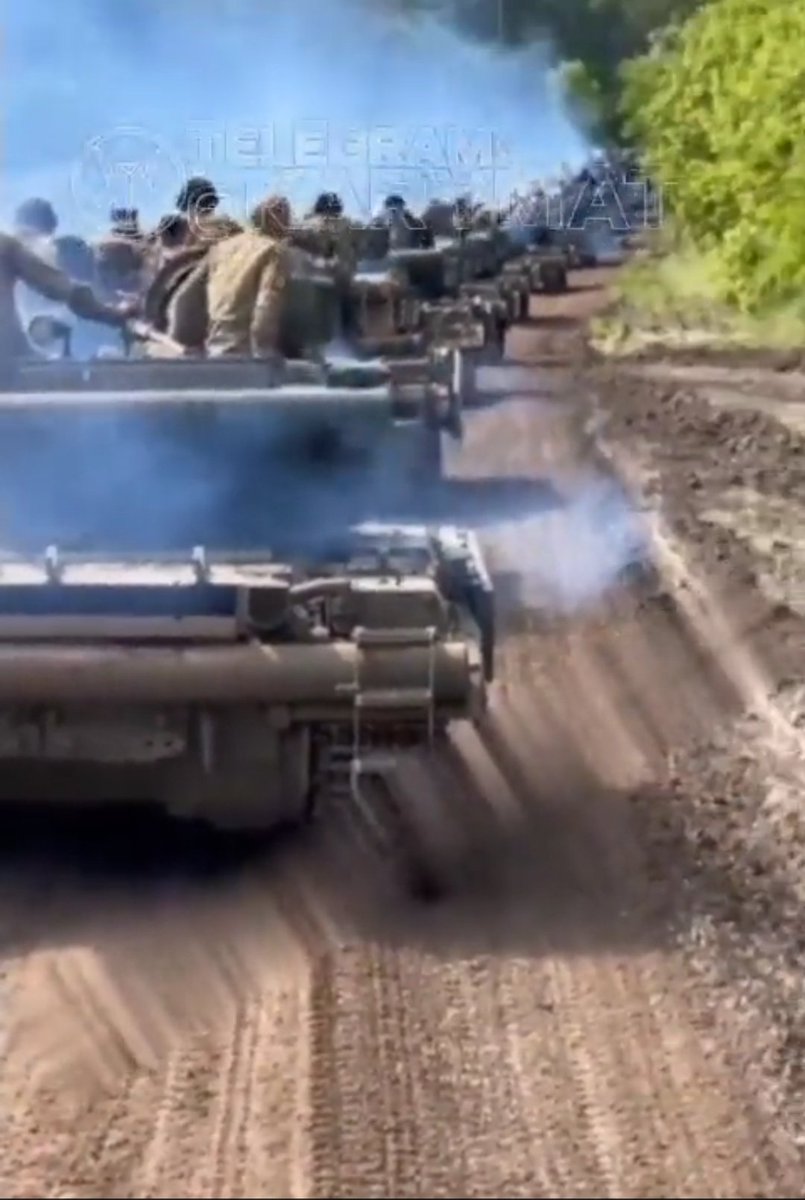 Ukrayna ordusunun hala büyük bir kısmının güneyde karşı taarruza geçmek için emir beklediği söyleniyor tam 12 tugay 3000 zırhlı karışık savaş aracı ww2 den beri Avrupa'nın enbüyük taarruzu savaşı olacağı söyleniyor