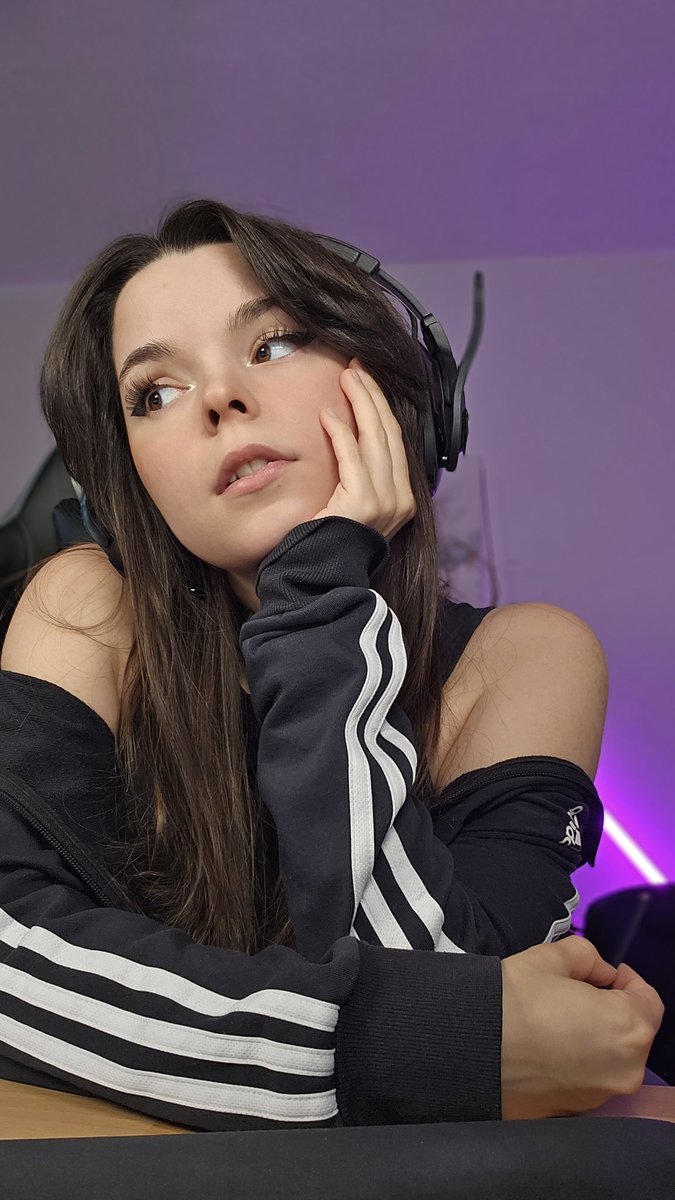 Hinter diesem clickbait Bild verbirgt sich ein haariger alter Mann. Sie glauben mir nicht? Dann müssen sie sich wohl hier davon überzeugen: twitch.tv/imahairyoldman 🌝