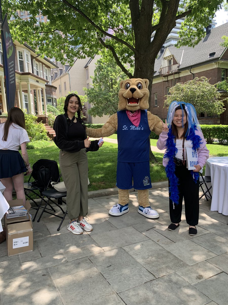 uStMikes's tweet photo. Welcome .@uStMikes grads and new alumni! Join us on Elmsley Lane for a celebratory BBQ and don’t forget to pick up your grad gift!! ##UofTGrad #uStMikesGrad https://t.co/aTbf617Aa3