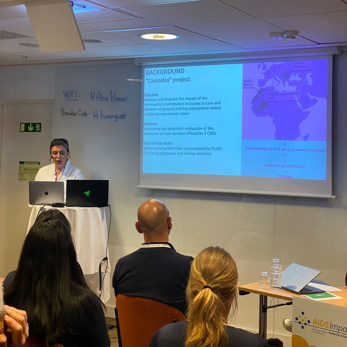 Naoual Laaziz, directrice générale de l'<a href="/ALCSMAROC/">ALCS MAROC</a>, présente à <a href="/AIDSImpact/">AIDSImpact</a>  comment les services des #associationscommunautaires ont permis d'améliorer l'accès et la rétention dans les services de soins #VIH au Mali🇲🇱, Maroc🇲🇦 et Roumanie🇷🇴 dans le cadre du projet #CASCADES🌊