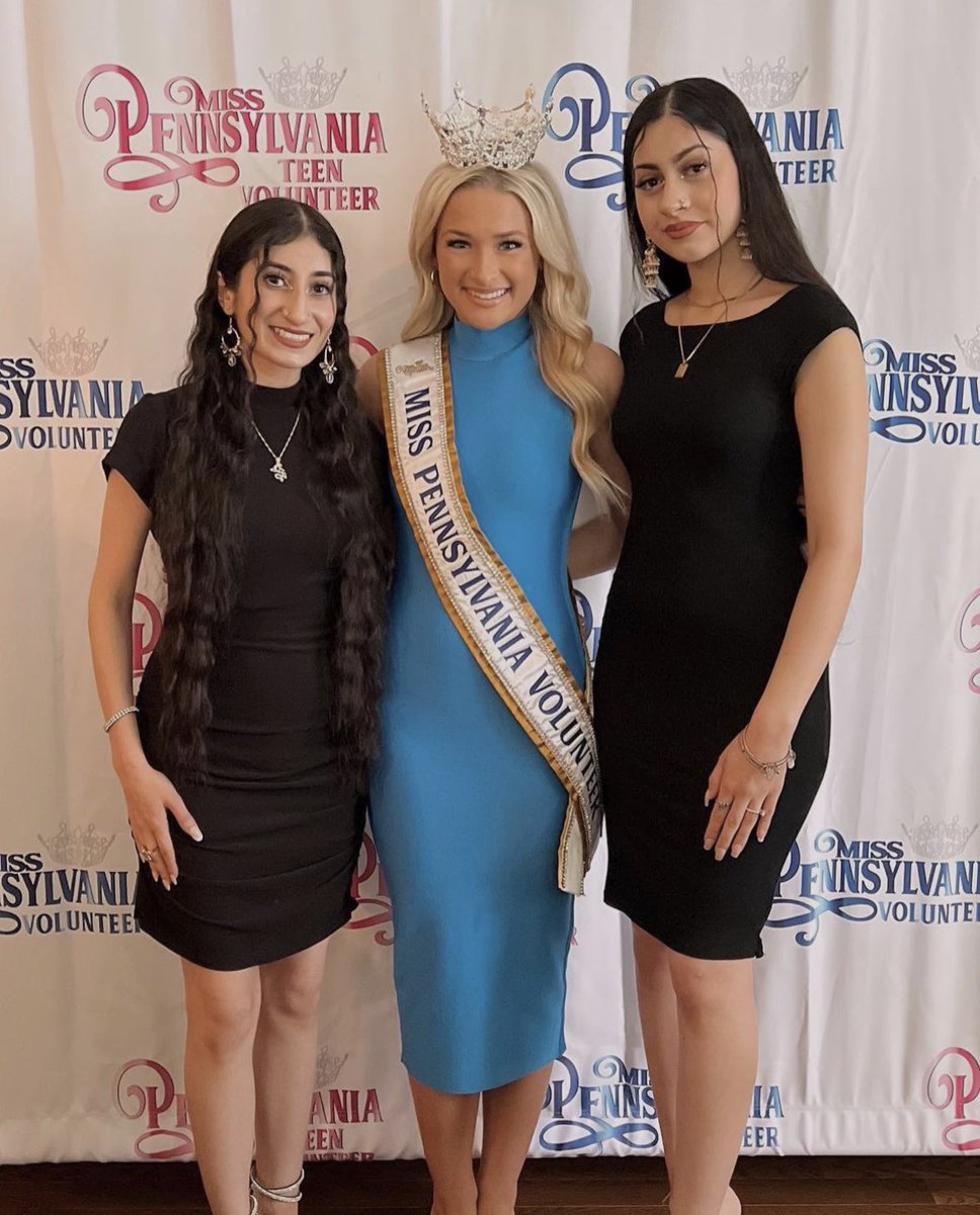 pathstosuccess's tweet photo. Sending off Miss PA Vol to nationals 💙 Also was a pleasure to see my girl, Hannah! 💖 

#missvolunteeramerica #misspavol #misspateenvol #missphiladelphiavol #missmayfairusa #nationalpageant https://t.co/TBD8ujAmS2