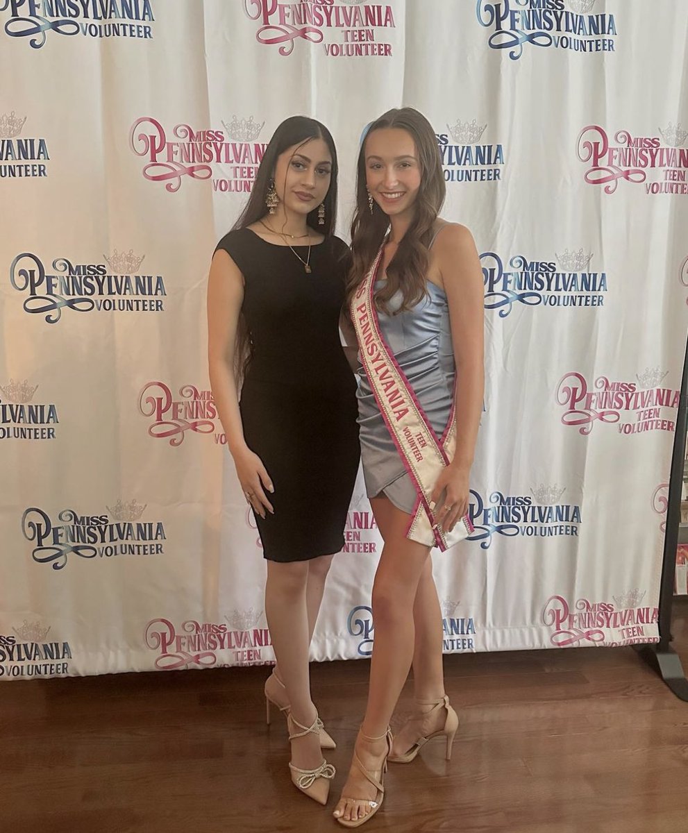 pathstosuccess's tweet photo. Sending off Miss PA Vol to nationals 💙 Also was a pleasure to see my girl, Hannah! 💖 

#missvolunteeramerica #misspavol #misspateenvol #missphiladelphiavol #missmayfairusa #nationalpageant https://t.co/TBD8ujAmS2