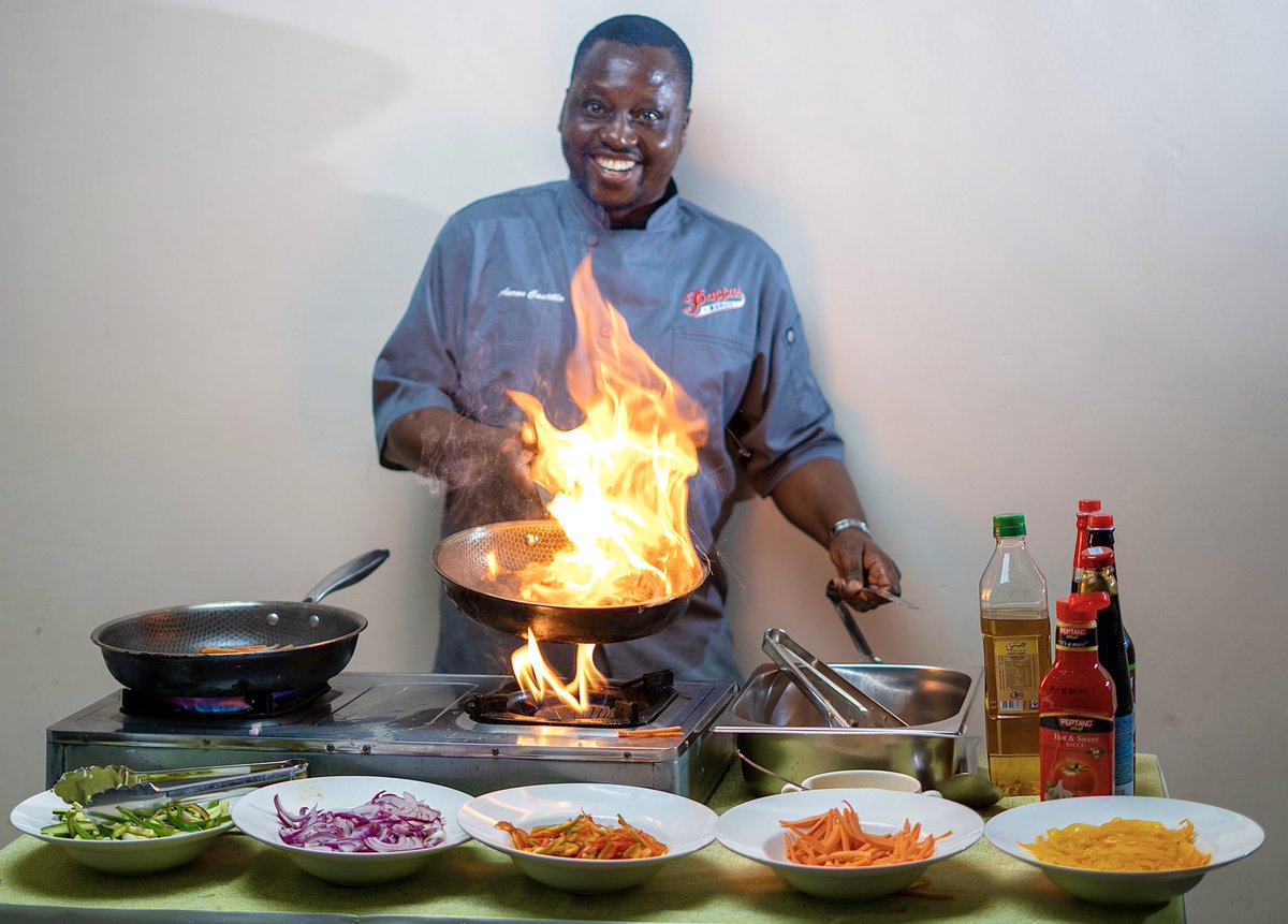Burchs_Resort's tweet image. Mastering the art of culinary perfection👨🏾‍🍳🔥
Witness the magic unfold as our Executive Chef, Lawrence, creates a gastronomic masterpiece right before your eyes &amp;amp; every dish is crafted with love and expertise! 👌🏽

#LiveCookingExperience #Flambé #Dinner #TranquilityAwaits #Ksh3000