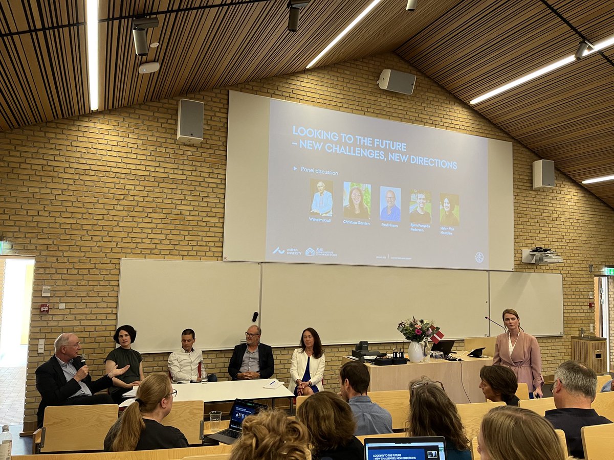 AIAS 10-Year Anniversary also looks into the crystal bowl w/ panel 'Looking to the Future – New Challenges, New Directions?' w/ Wilhelm Krull @ The New Institute; @CGarsten @SCAS_Uppsala ;@PoulNissen @dandrite & former fellows @BjornPPedersen & Helen Van Noorden @GirtonCollege 🔮