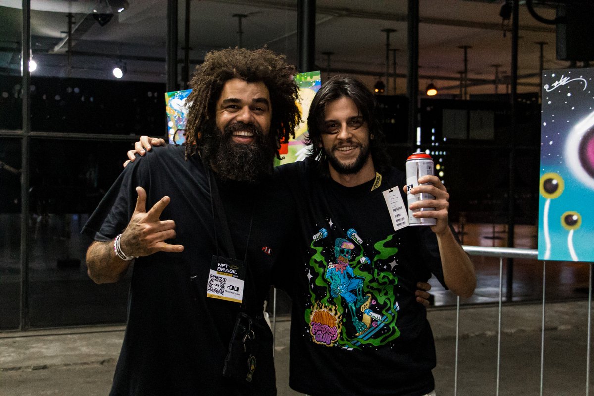 Thanks to <a href="/Nawmiranda/">Naw Miranda</a>, who joined the NounsBR family during NFT.Brasil, we have all these beautiful pictures! 📸 Through her lens, you can see how important this moment was for the community and how strong we are together! (4/5)