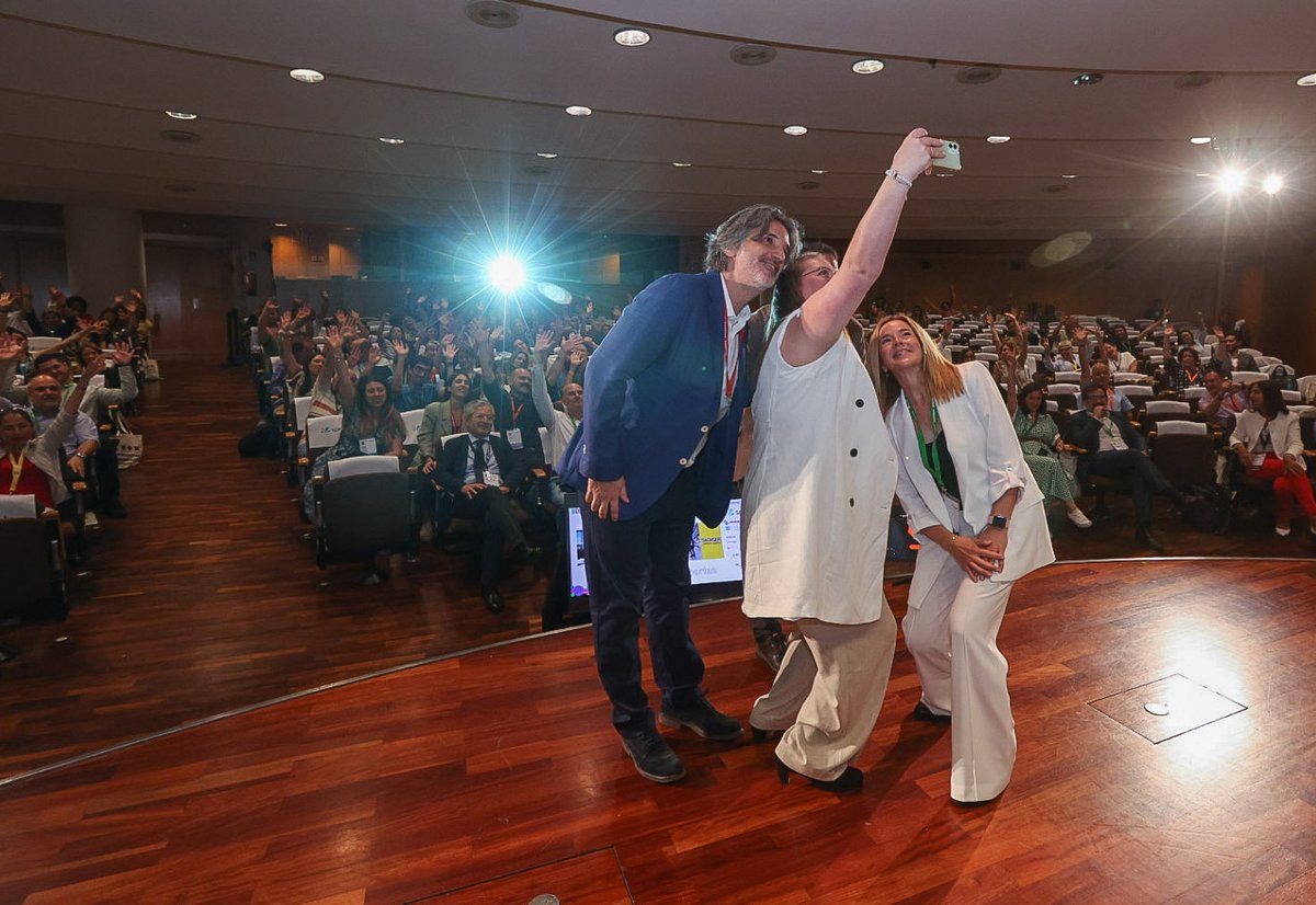 Damos paso al último bloque ¡EMPLOYEE EXPERIENCIE! Hemos podido ver a profesionales de distintas áreas, tanto de #recursoshumanos como de #cliente, todos ellos comentan la importancia de que estos dos departamentos creen sinergias y de que trabajen de la mano.
#bcc23 #EX #RRHH