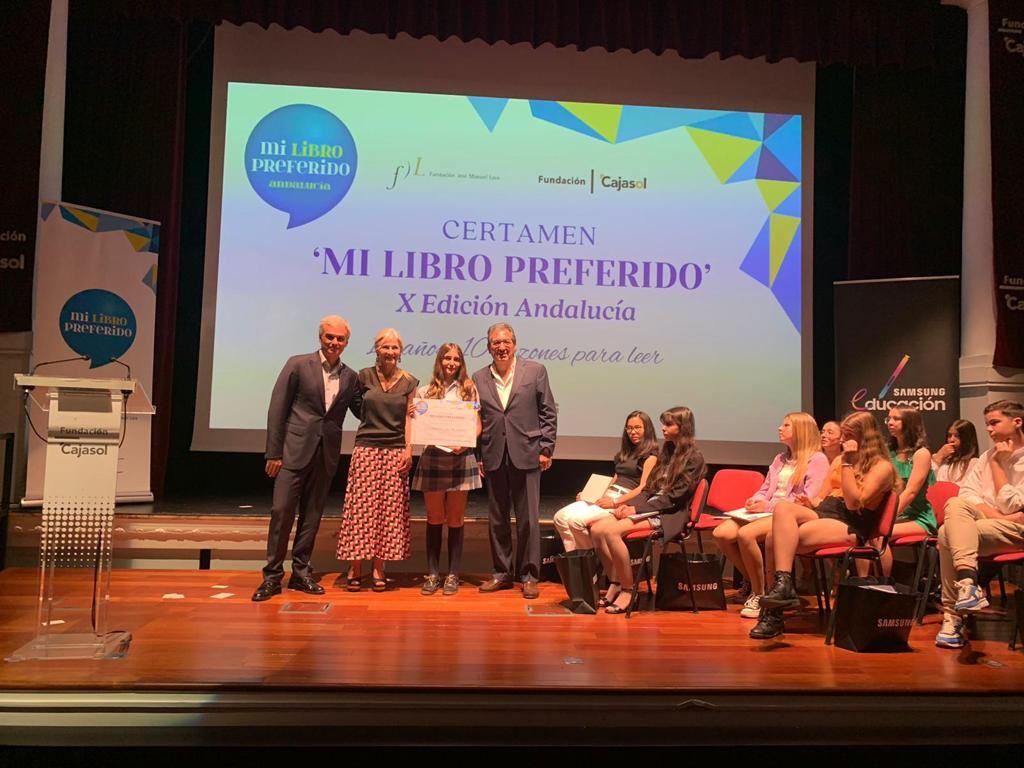 EducaAnd's tweet photo. 📖 @Patricia_Pozo_ defiende el refuerzo de la lectura en el currículo andaluz para mejorar los resultados académicos.

📚 En la entrega de premios de la X edición de 'Mi libro preferido', con 200 centros participantes, de la @FundacionJMLara 
. 

ℹ https://t.co/uGEfocPAPV https://t.co/msQhgg2eo0