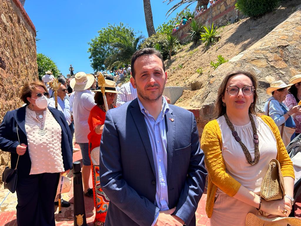 VOX Ceuta (@vox_ceuta) on Twitter photo ✝️SAN ANTONIO
Nuestro presidente y diputado, <a href="/redondo_pacheco/">Juan Sergio Redondo Pacheco</a>, y los también diputados de VOX en la Asamblea, <a href="/AnaBelenCfC/">Ana Belen CfC</a> y <a href="/VerdejoCeuta/">Carlos Verdejo</a>, han participado de la tradicional misa y de la procesión de San Antonio en la Ermita del Monte Hacho. ✝️SAN ANTONIO
Nuestro presidente y diputado, <a href="/redondo_pacheco/">Juan Sergio Redondo Pacheco</a>, y los también diputados de VOX en la Asamblea, <a href="/AnaBelenCfC/">Ana Belen CfC</a> y <a href="/VerdejoCeuta/">Carlos Verdejo</a>, han participado de la tradicional misa y de la procesión de San Antonio en la Ermita del Monte Hacho.