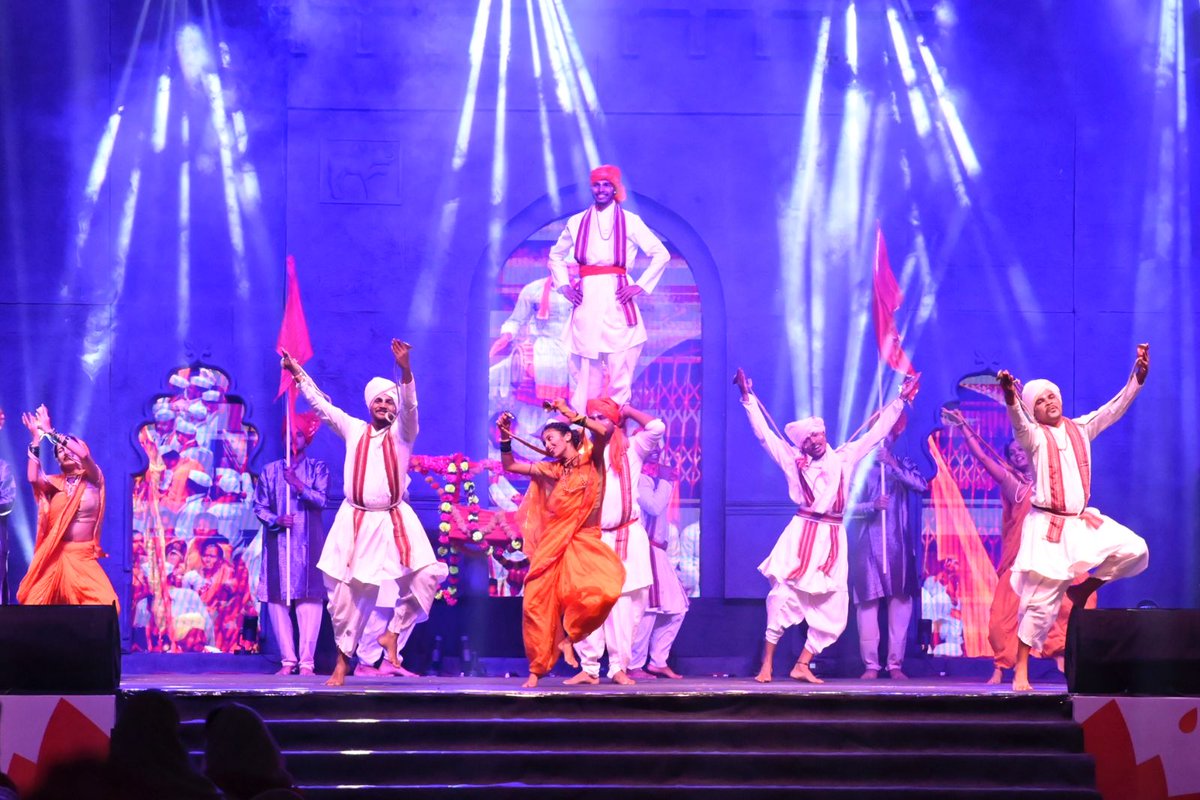 An amalgamation of culture & a diverse history! 

Post deliberations the #G20DEWG delegates got the opportunity to witness the vivid colours and lively tunes through elaborate performances showcasing Maharashtra’s rich heritage. #G20India 

📸 Catch the mesmerising sight👇🏼