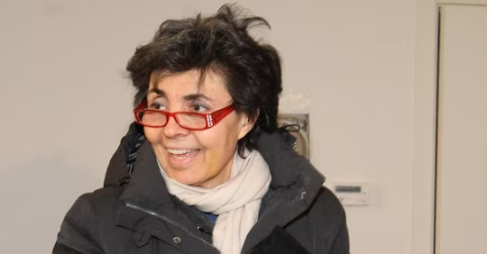 Qualche mese dopo l'insediamento di Romano Prodi la vidi in stazione, senza scorta, mentre faceva la fila alla biglietteria. Mi sembrò un piccolo ma decisivo segnale di diversità. Una donna acuta, competente, spiritosa, una consigliera preziosa e ascoltatissima. Buon viaggio,