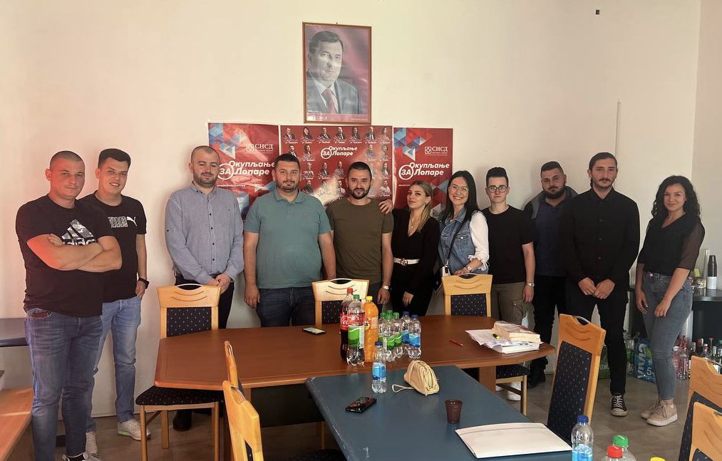 msdsrpska's tweet photo. Руководство Младих социјалдемократа посјетило је ОО МСД #Lopare.
Обилазак терена је једна од најзначајнијих активности руководства. Увијек смо у току са актуелним дешавањима у нашим одборима и увијек заједно радимо на новим пројектима. https://t.co/goHg4nOTus