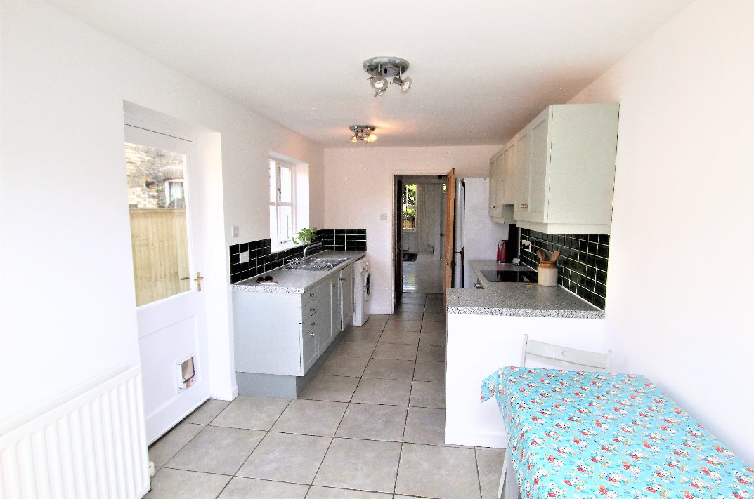 VincentShawRes's tweet image. 🔴New #ForSale: unique opportunity for this delightful #3bed #semi #Victorian home on #CampbellStreet - quiet, secluded and almost hidden from view - yet close to #MillRoad amenities as well as convenient for #Station. £675,000 🏡