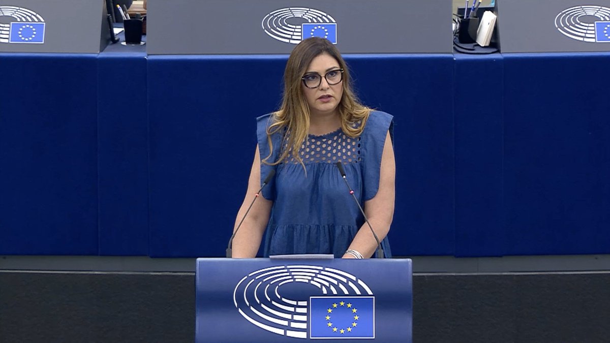 <a href="/RenewEurope/">Renew Europe</a> <a href="/JanezLenarcic/">Janez Lenarčič</a> <a href="/GrudlerCh/">Christophe GRUDLER</a> <a href="/CiolosDacian/">Dacian Cioloş</a> <a href="/salima_yenbou/">Salima Yenbou</a> <a href="/jcoetjen/">Jan-Christoph Oetjen</a> <a href="/GiorgosKyrtsos/">Γιώργος Κύρτσος</a> <a href="/EUinLebanon/">EU in Lebanon</a> <a href="/Europarl_FR/">Parlement européen en France</a> <a href="/JosepBorrellF/">Josep Borrell Fontelles</a> <a href="/eu_eeas/">European External Action Service - EEAS 🇪🇺</a> La députée 🇫🇷🇪🇺 <a href="/salima_yenbou/">Salima Yenbou</a> <a href="/RenewEurope/">Renew Europe</a> au Parlement :

"L'élite politique au Liban 🇱🇧 a consacré plus d’efforts à tenter de révoquer le juge Bitar qu’à rendre justice aux victimes de l'explosion du port et à leurs familles... Nous devons appliquer des sanctions 🇪🇺 ciblées"