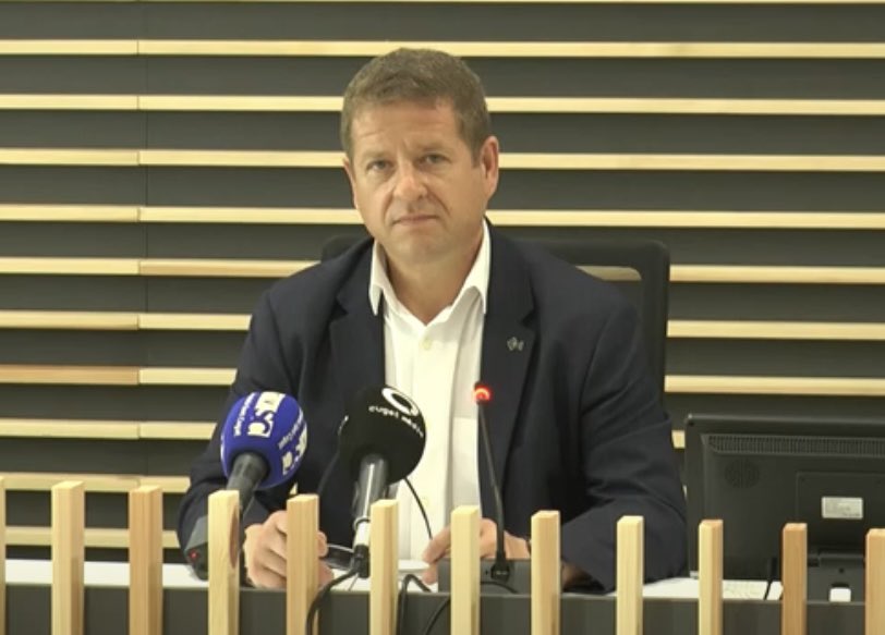 SolerPere's tweet photo. Avui he posat fi a una etapa de 12 anys a l’@ajsantcugat Gràcies als i a les que m’heu acompanyat al llarg d’aquest període. No ha estat fàcil: independentisme i pandèmia no han pogut evitar que impulsessim polítiques de progrés i féssim avançar Sant Cugat. https://t.co/i9hfGMcxeP