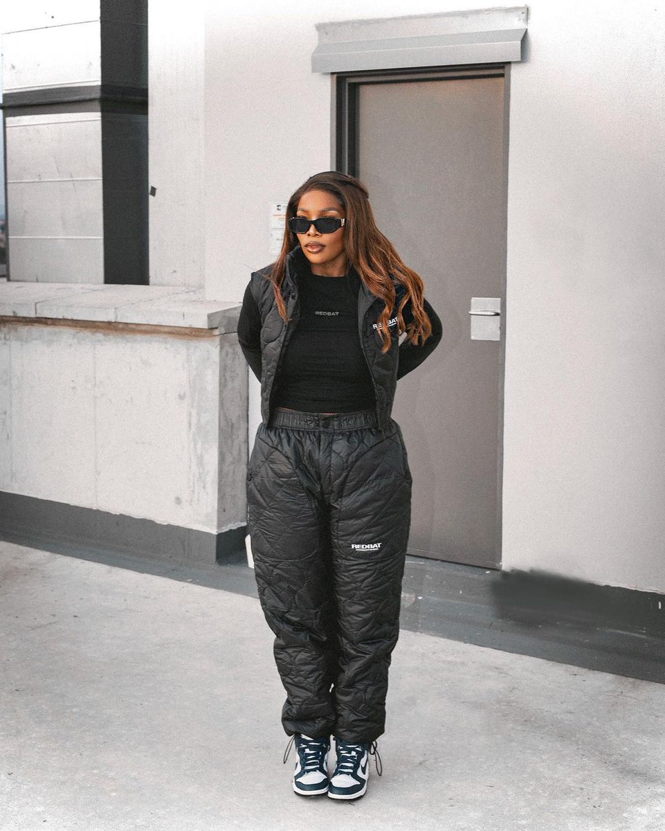 Lisa Madibile shows how to keeping it warm 🥵 & stylish 👌 this 'fits courtesy of Redbat.

Redbat available exclusively at sportscene stores & online: bit.ly/3oRXT76

#RDBTEssentils #RedBat #ObssesedToProgress #RDBT

📸: @taff_murda_