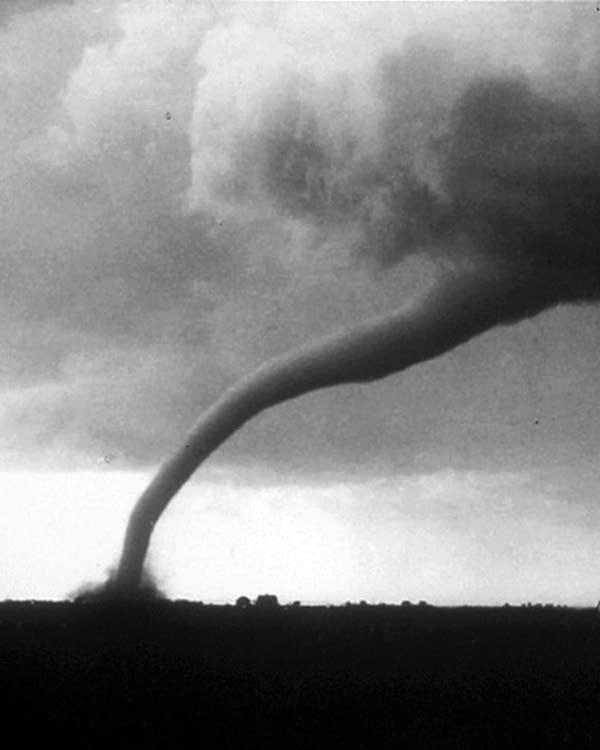 June 13, 1968:

An F5 tore through Tracy, Minnesota. The tornado carved a path across the city, damaging or destroying close to 200 homes, businesses, and other structures. 9 people were killed & 150 were injured. This is one of only two official F5s in MN history.

#wxhistory https://t.co/I4h5vJv2nt