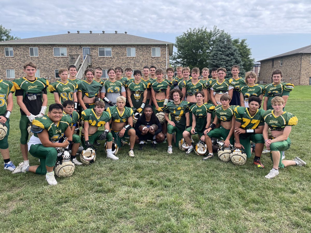 Had a great time coaching Kearney Catholic and their wideouts this camp. Can’t wait to see what the future holds for these guys. 💯 We gone work hard dis summer fasho!