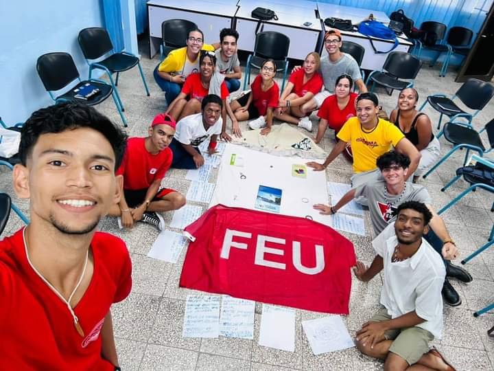 feupalmasoriano's tweet photo. Finalizó ayer el Encuentro Regional de Ideológicos de la @FeuCuba, caracterizado por
✔️Intercambio de experiencias
✔️Proyecciones de la Esfera para la próxima etapa
✔️Sugerencias en el ABC
✔️Funcionamiento de la organización
✔️Participación y motivación de los estudiantes
#Cuba https://t.co/b6lZgdlBwv