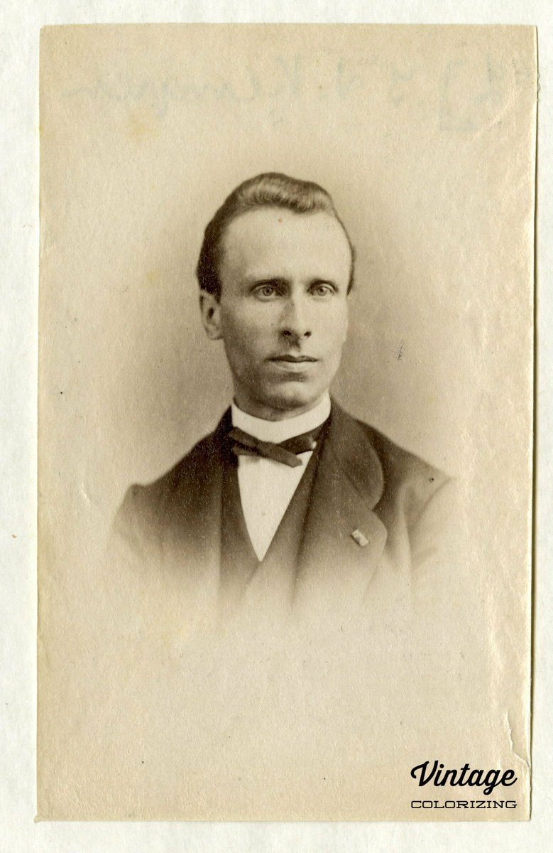 Colorizer2's tweet image. 📷 Dit ingekleurde beeld van L.J.S. van Kempen (ca. 1880) uit de negentiende eeuw brengt deze vervlogen tijd tot leven. #historie #fotografie #inkleur #portret #vintagecolorizing