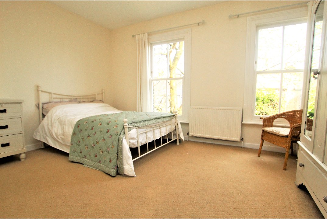 VincentShawRes's tweet image. 🔴New #ForSale: unique opportunity for this delightful #3bed #semi #Victorian home on #CampbellStreet - quiet, secluded and almost hidden from view - yet close to #MillRoad amenities as well as convenient for #Station. £675,000 🏡