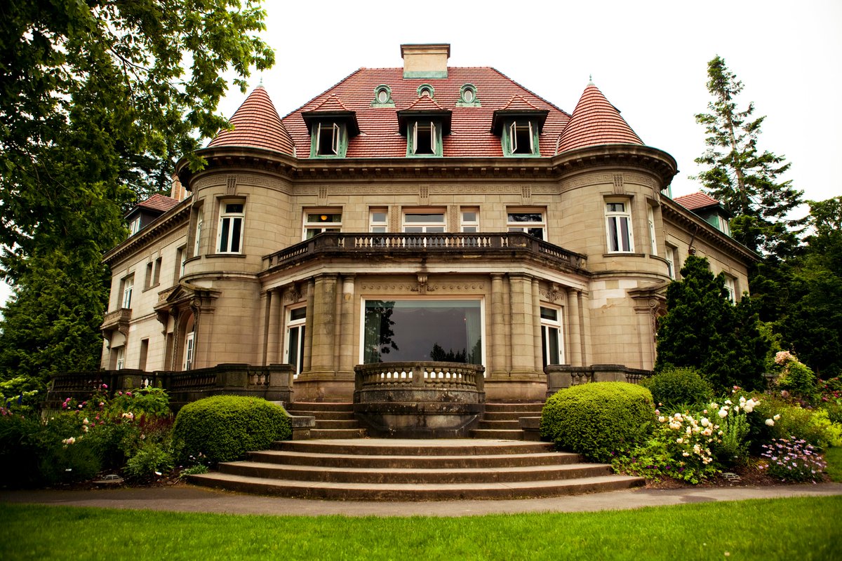 These #beautifulhomes hold a lot of history. #uniquehomes  cpix.me/a/171535090