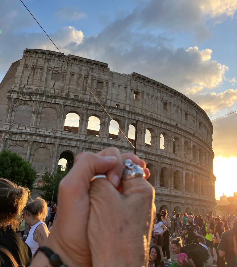 🏳️‍🌈 NOI !!!! 🏳️‍🌈

Roma  Gay pride  2023

#GayPride2023  #lesbianpride