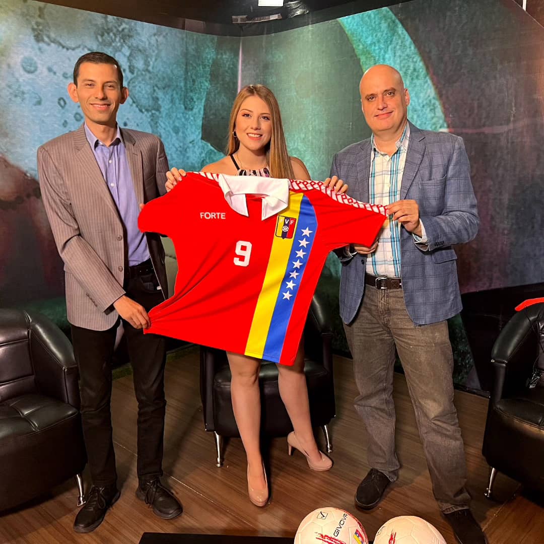 ¡GÁNATE UNA CAMISETA HISTÓRICA DE LA VINOTINTO!🇻🇪⚽🔥

Nombra 2 equipos en los que jugó Dolgetta en su carrera🔥🔥🔥

Quien más interactúe con la etiqueta #3TxMTV se llevará la camiseta🙌🤩