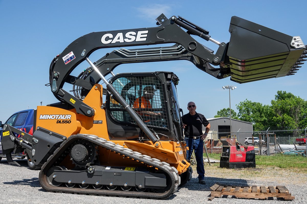 Delivery Day | <a href="/CaseCE/">casece</a> Minotaur DL550
Territory Manager, Roger Bode, delivered one of the 1st CASE Minotaur DL550s in the Midwest!

Thank you to FGR Mechanical; we can't wait to see the 19,000 lb. beast in action!

#minotaur #caseconstruction #caseminotaur #DL550