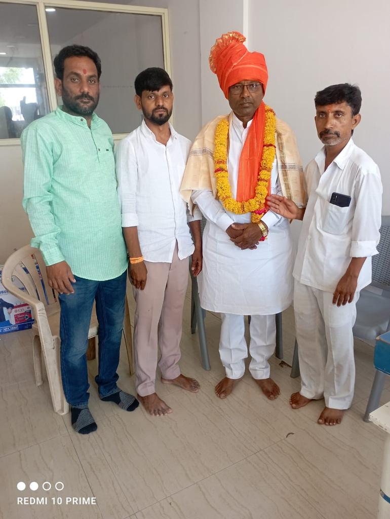 BRSMaharashtra's tweet photo. मराठवाड्यात बीआरएसचे किसान रथाला उस्फूर्त प्रतिसाद.. मराठवाडा विभागीय समन्वय दौऱ्यावर.. अनेक पक्ष, संघटनेच्या पदाधिकाऱ्���ांनी केला बी आर एस मध्ये प्रवेश...
#गाव_तिथ_बीआरएस
#अबकी_बार_किसान_सरकार
@brsparty @BRSMaharashtra @jayantdeshm @ktrbrs @brstechcell @Raokavitha @brsparty_news https://t.co/ZBFrFV7TIS