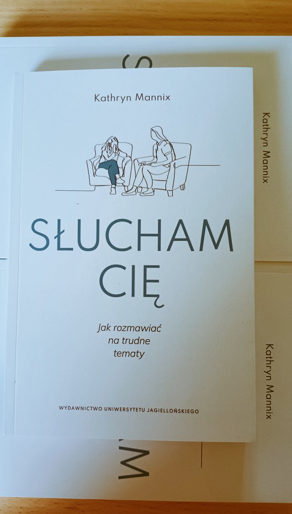 Delighted to add the Polish translation of 'Listen' to my collection.
Słucham Cię (I'm listening to you) is published by <a href="/Wydawnictwo_UJ/">Wydawnictwo UJ</a> 
You can order it here bit.ly/3WJ1lgO