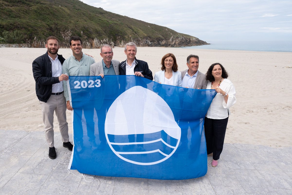 Mvfaraldo's tweet photo. Playa #Perbes @ConcelloMino cuenta tb en 2023 con bandera azul concedida por @AdeacFEE
Ayer en playa Valcovo #Arteixo acto entrega con Presidente @_xuntagalicia @AlfonsoRuedaGal Conselleira @MAmbienteXunta @Anxeles_Vazquez delegado @gonzalotrenor
#Miñotenpresente #Miñoéfuturo https://t.co/lHSdL3Og47