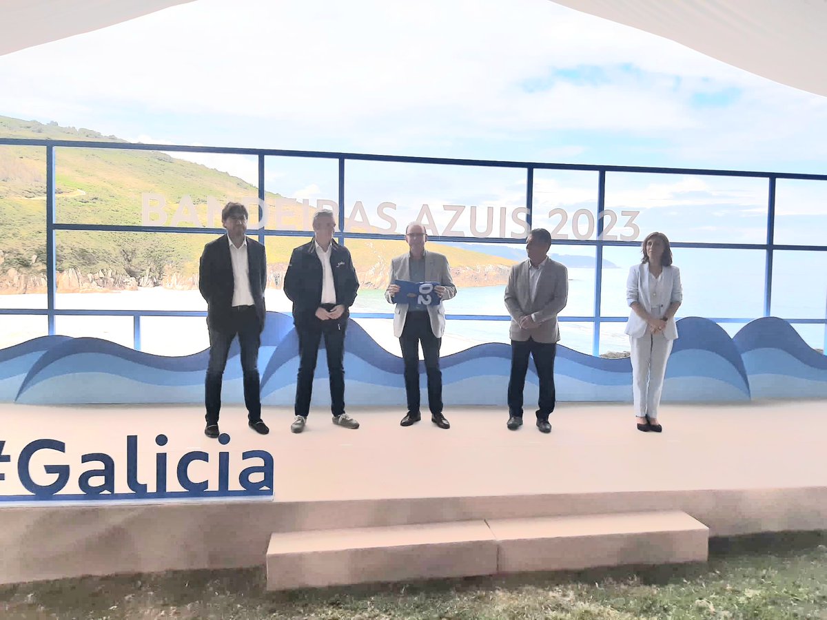 Mvfaraldo's tweet photo. Playa #Perbes @ConcelloMino cuenta tb en 2023 con bandera azul concedida por @AdeacFEE
Ayer en playa Valcovo #Arteixo acto entrega con Presidente @_xuntagalicia @AlfonsoRuedaGal Conselleira @MAmbienteXunta @Anxeles_Vazquez delegado @gonzalotrenor
#Miñotenpresente #Miñoéfuturo https://t.co/lHSdL3Og47