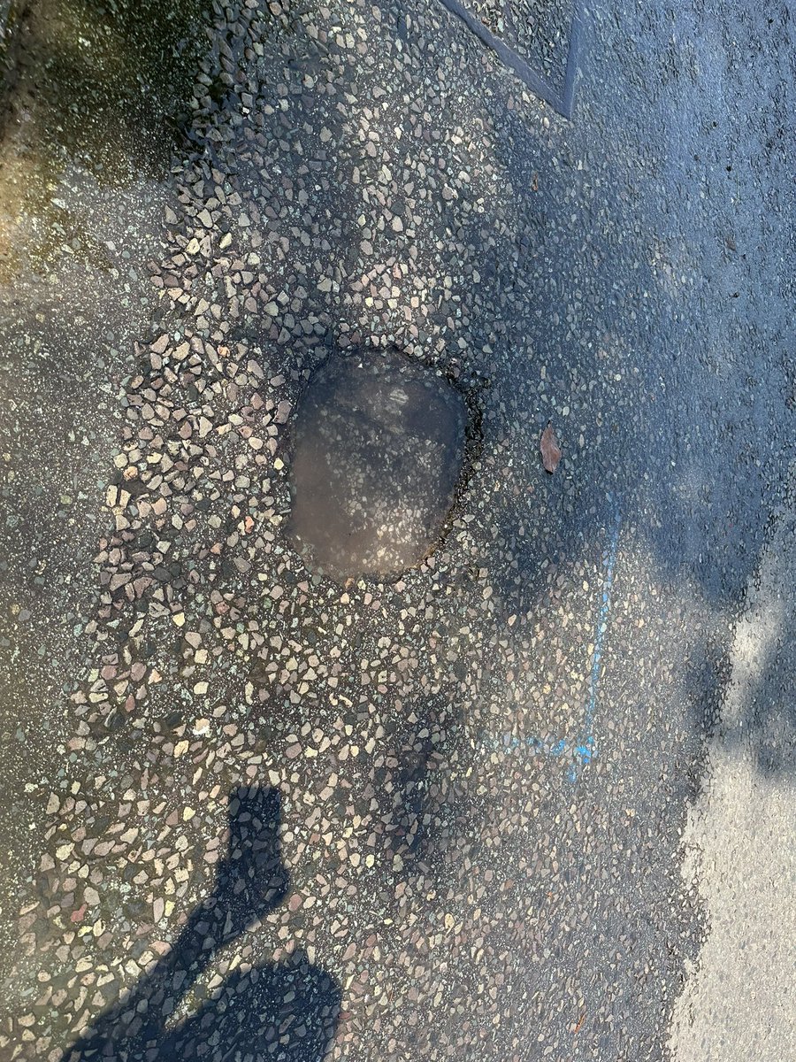 andyopenshaw's tweet photo. @unitedutilities Pothole https://t.co/saKrTRXqpy