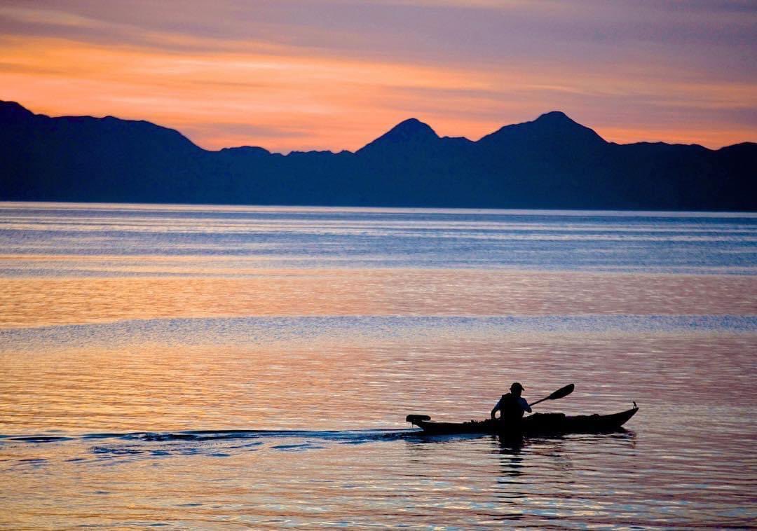 SECTURBCS's tweet photo. 🚣‍♀️ Por sus aguas tranquilas y cristalinas, #LaPaz, #Loreto y #Mulegé se destacan por ser los favoritos de locales y turistas para la práctica de actividades acuáticas tales como Kayak y Paddle Board, recorriendo un mar de paz, relajación y mucha belleza sudcaliforniana.🏄 https://t.co/q2uh4laAin