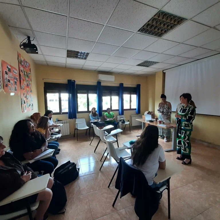 @conchachapa Donación de equipos para que continuemos con los itinerarios de competencias digitales para nuestras usuarias, favoreciendo su empoderamiento