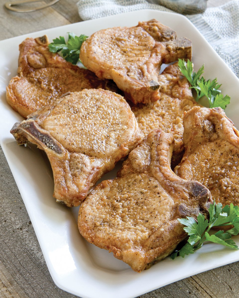 Whether you pair these Southern Fried Pork Chops with cornbread or purple hull peas, you're sure to have a comforting and tasty meal! bit.ly/3aiXZrF

#friedporkchops #porkchops #pork #meat #easyrecipe #Louisianacookin