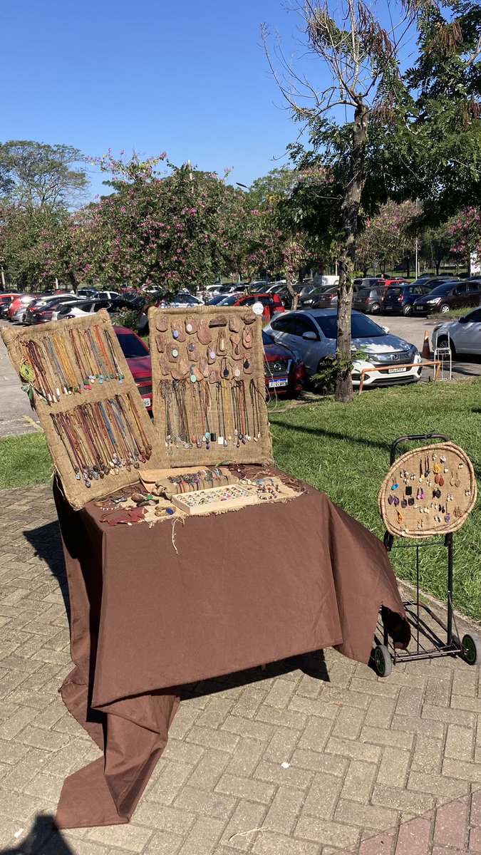 macramexias's tweet photo. Expondo no prédio da letras, UFRJ 🌱✨ https://t.co/pt7pYUZp2u