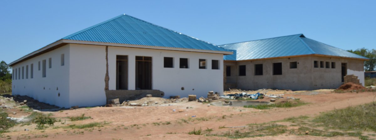 TanzaniaAnalyst's tweet image. ✅ Progress update: 31 district hospitals, started in 2020/21, are being developed with TZS 15.50bn/- funding.

Each district received TZS 500m for outpatient and lab building construction. #HealthcareDevelopment #DistrictHospitals #MamaYukoKazini
