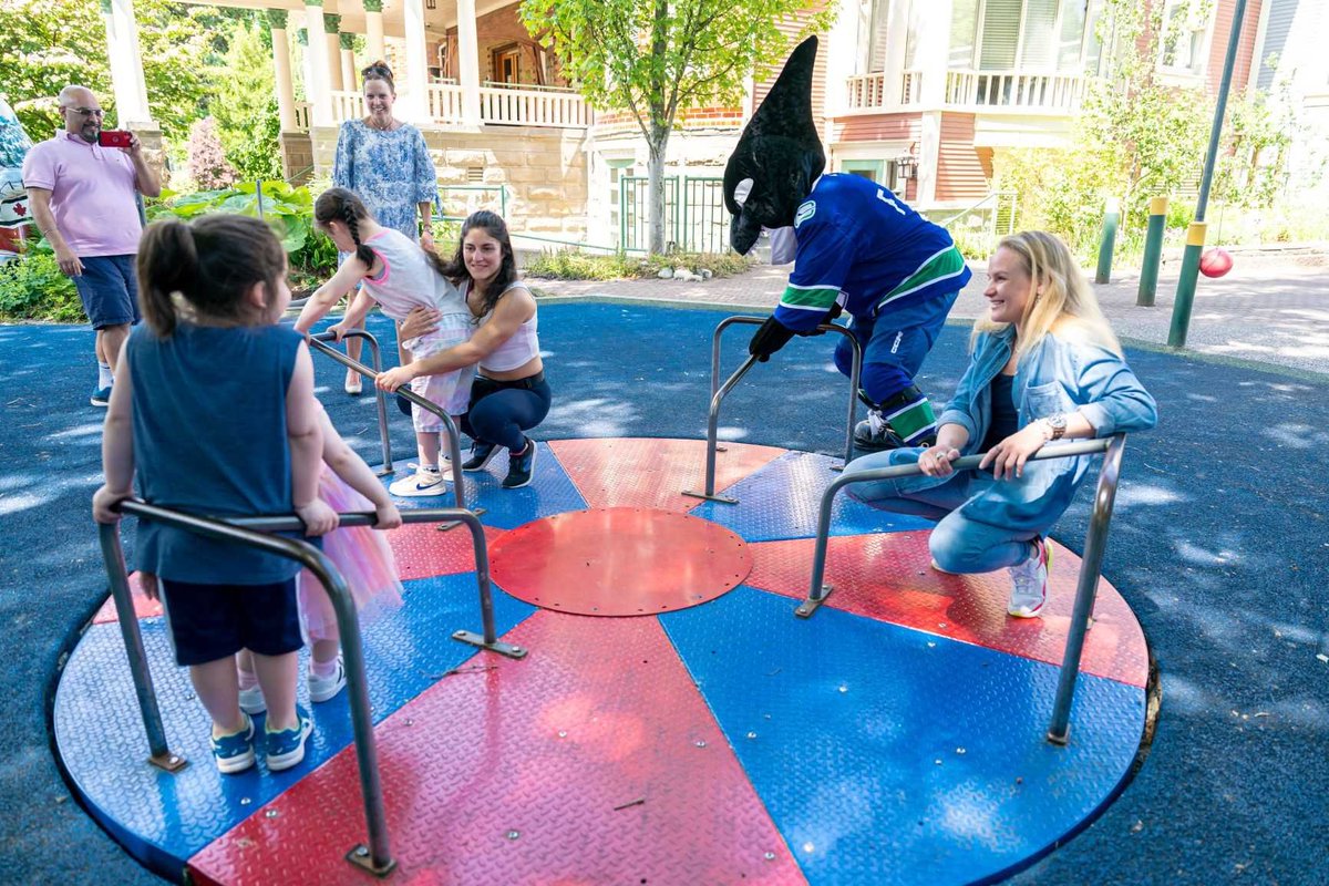 CanuckPlace's tweet image. Last week, @Canucks, @CanucksFIN, and @ufc visited Canuck Place Vancouver - Glen Brae Manor and spent the afternoon with patients, families, and staff as part of UFC 289 fight week! Thanks for spending time with us! #UFCInTheCommunity #CanuckPlace
