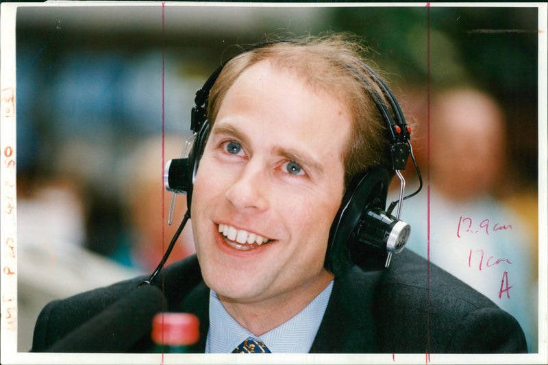 #DailyEdinburgh cos I’m bored:

Prince Edward at the International Wine Festival held at Chelsea Harbour to raise funds for The Duke of Edinburgh's Award scheme (1993)

📸 by Brian Smith