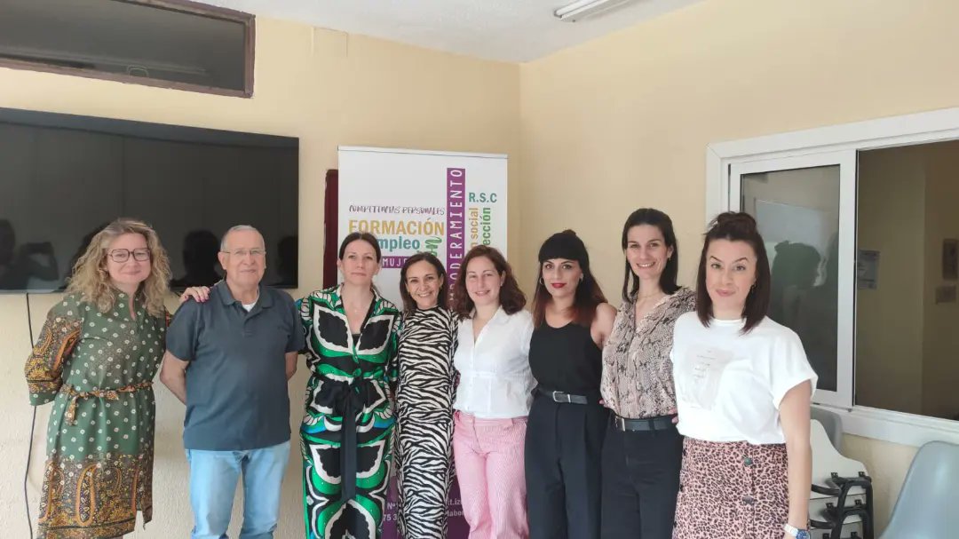 Solo podemos agradecer a @conchachapa y su equipo su gestión en #Villaverde durante este tiempo.Gracias por reforzar los #ServiciosSociales y el apoyo prestada al #tercersector del distrito. Desde <a href="/grupolabor/">Grupo Labor</a> ponemos en valor el interés y apoyo mostrado por nuestras actuaciones.